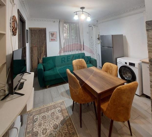 Apartament cu 3 camere decomandat, mobilat în Teiul Doamnei