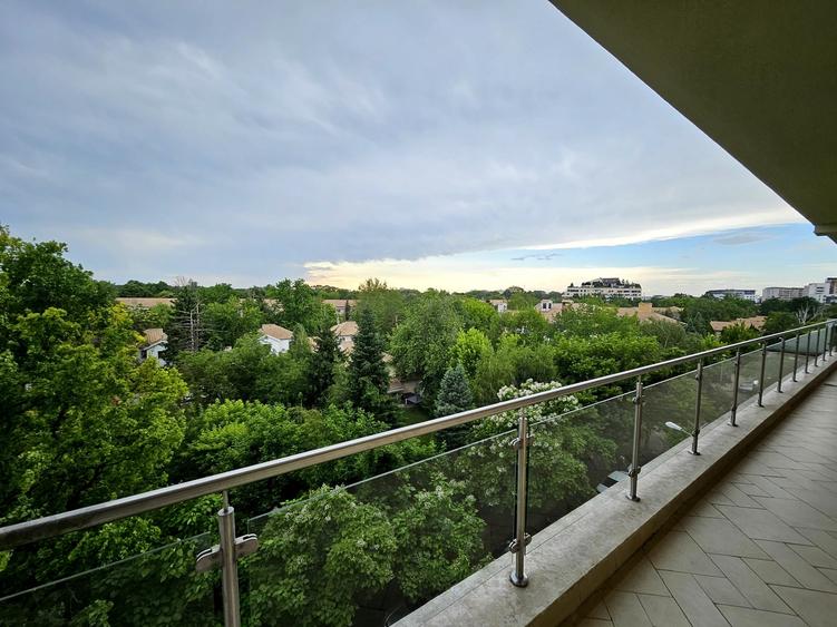Apartament cu 4 camere în Nordului