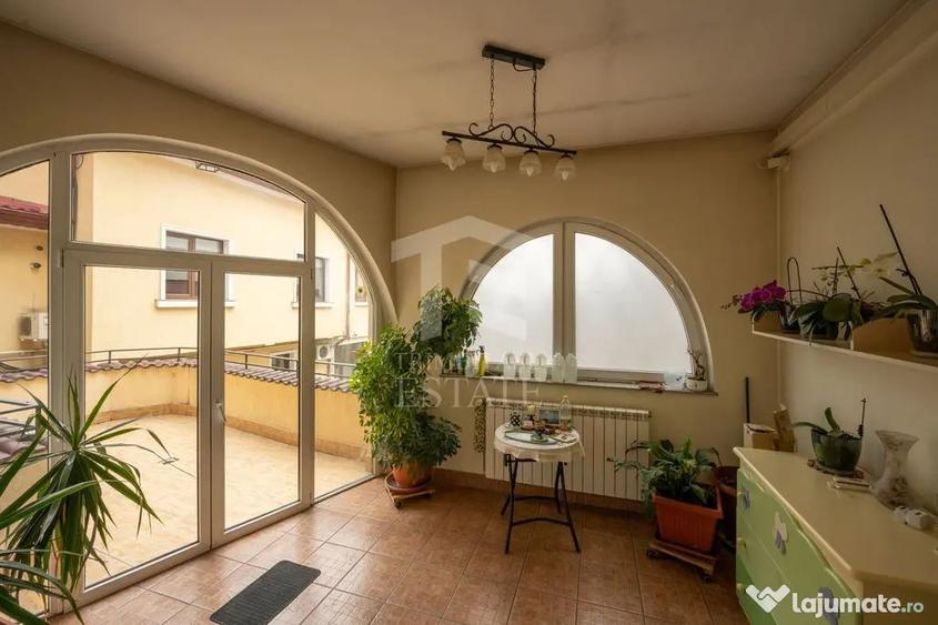 Casă cu 7 camere cu Teren 676 Mp în Romană