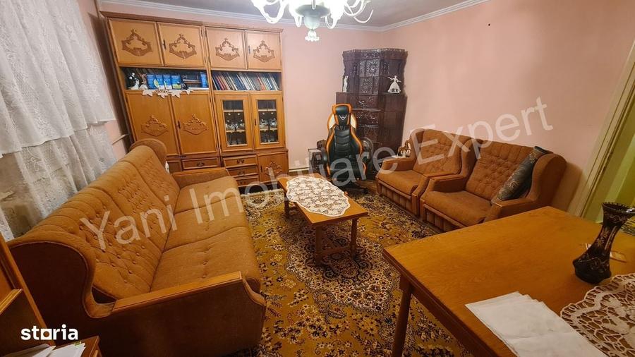 Casă cu 4 camere cu Teren 2714 Mp în Central