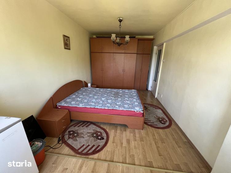 INCHIRIEZ apartament 3 camere decomandat, zona Ciresica - 2
