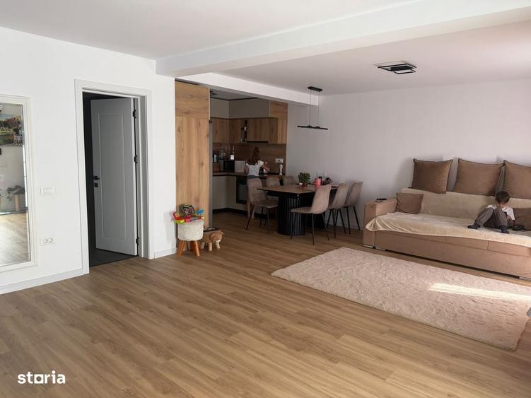 Casă cu 4 camere în Șimnicu de Sus