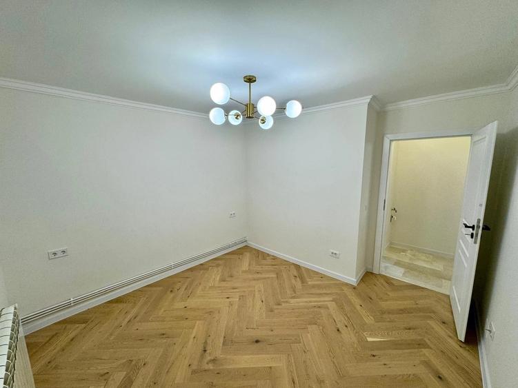Apartament cu 3 camere decomandat în Palat