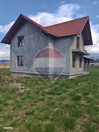 Casă cu 4 camere decomandat în Central