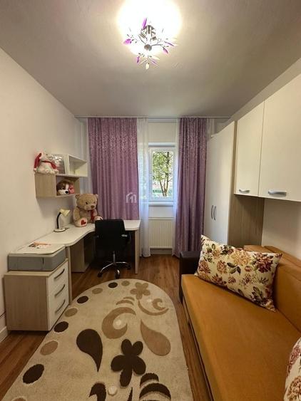 Apartament cu 3 camere decomandat, mobilat în Craiter