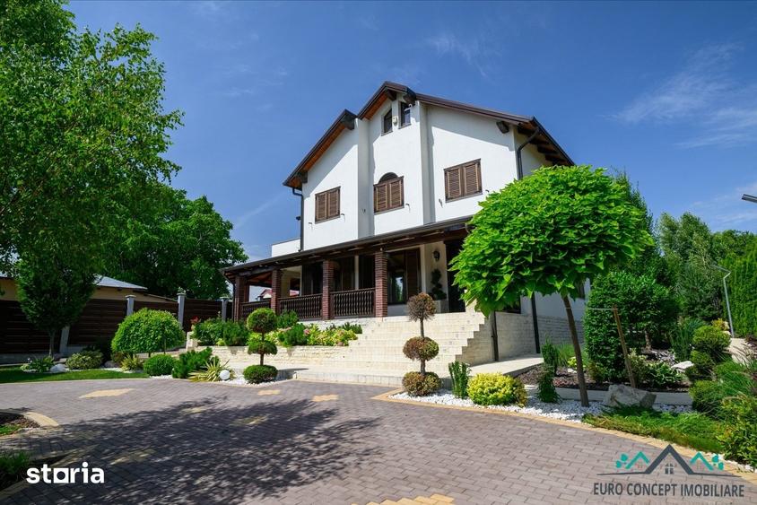 Casă cu 8 camere cu Teren 1000 Mp în Tulucești