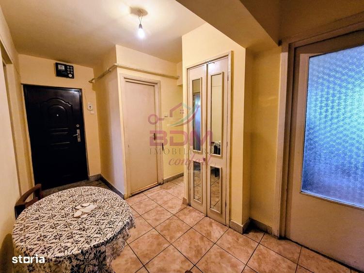 Apartament cu 3 camere decomandat în Micro 1