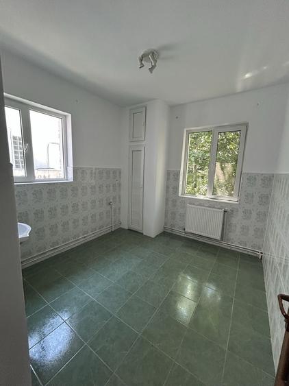 Casă cu 4 camere cu Teren 300 Mp în Central