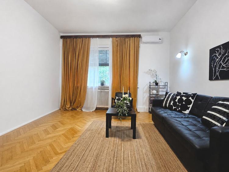 Apartament cu 4 camere semidecomandat, mobilat în Capitale