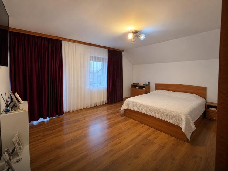 Casă cu 5 camere cu Canalizare în Valu lui Traian