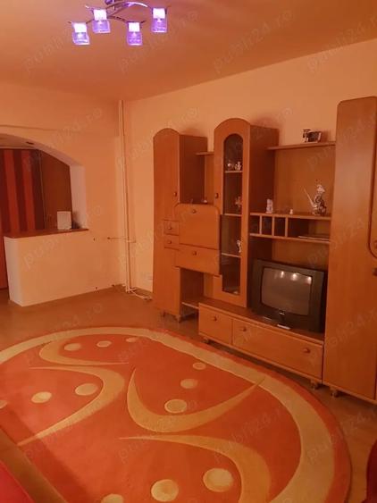 Apartament cu 2 camere decomandat în Casa Cărții