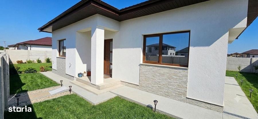 Casă cu 4 camere în Domnești