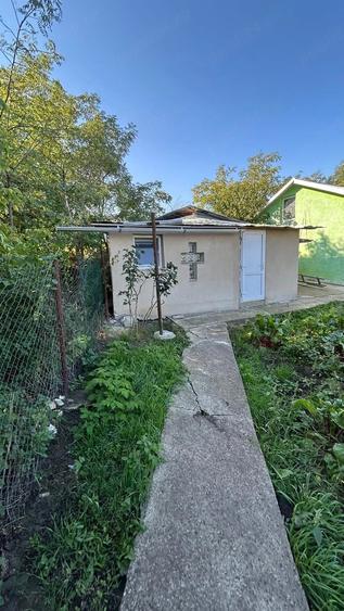Casă cu 4 camere cu Teren 4300 Mp în Ungureni