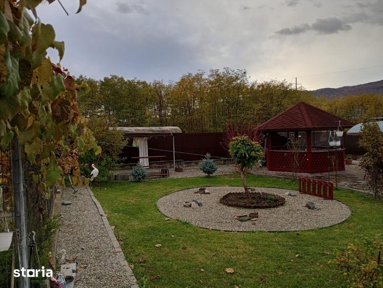 Casă cu 4 camere cu Teren 1042 Mp în Central