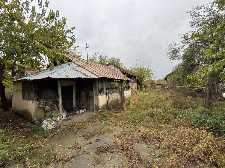 Casă individuală cu 4 camere cu Canalizare în Ologeni