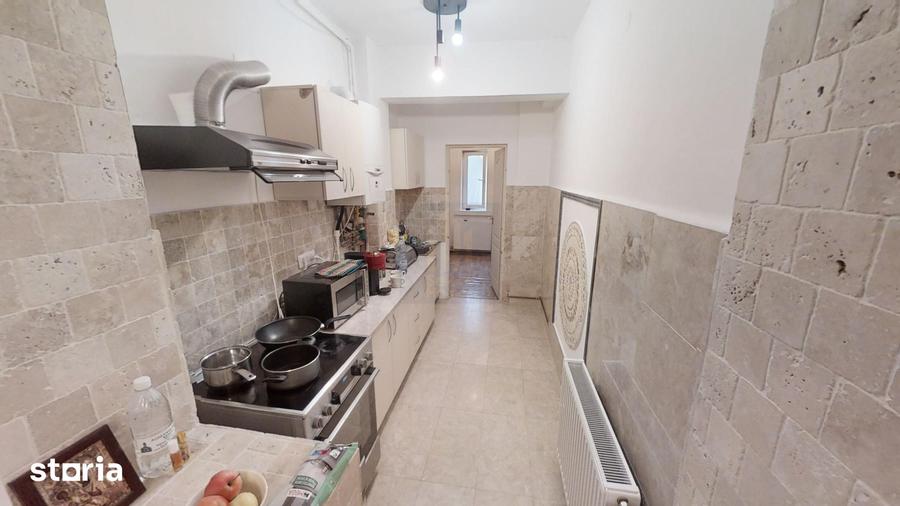 Apartament cu 3 camere semidecomandat în Brezoianu
