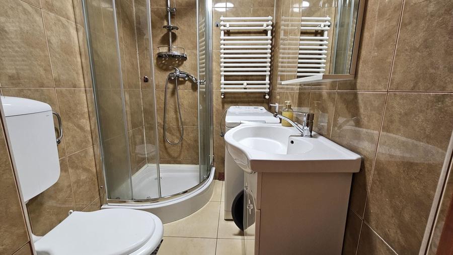 Apartament cu 2 camere decomandat, mobilat în Central