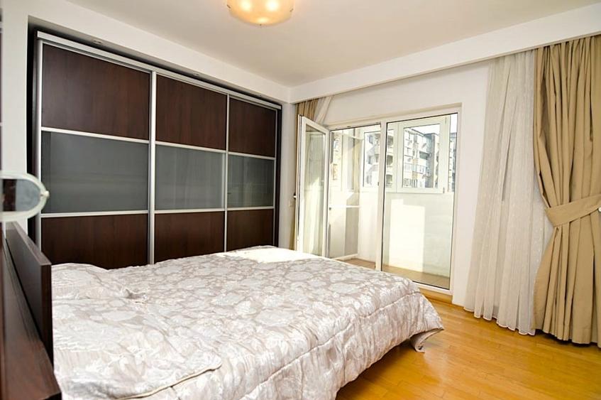Apartament cu 4 camere decomandat, mobilat în Decebal