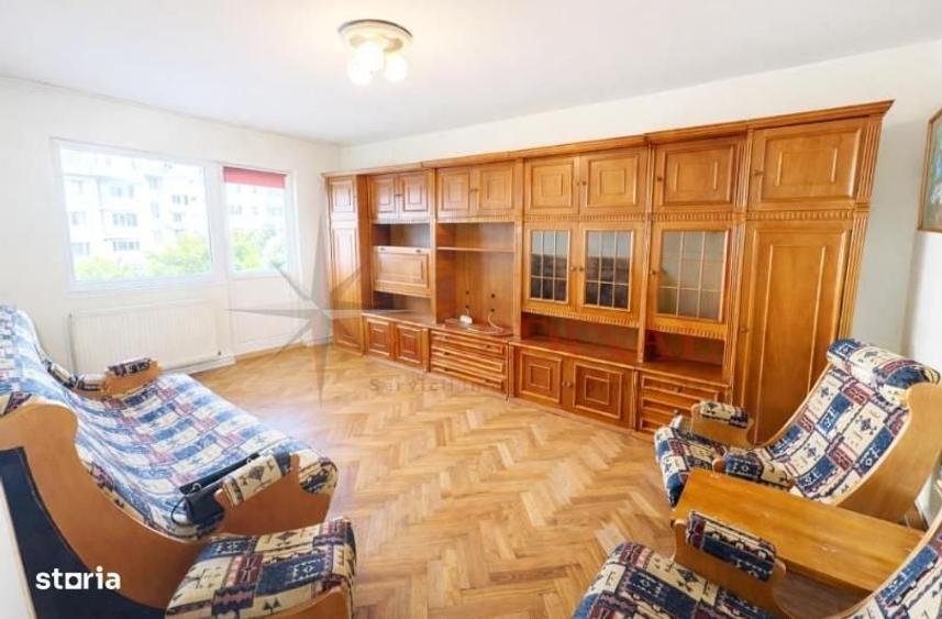 Apartament cu 4 camere decomandat în Răcădău