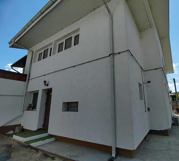 Casă cu 4 camere decomandat cu Canalizare în Mioriței