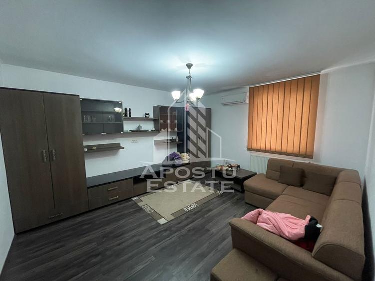 Apartament cu 2 camere semidecomandat, mobilat în Dâmbovița
