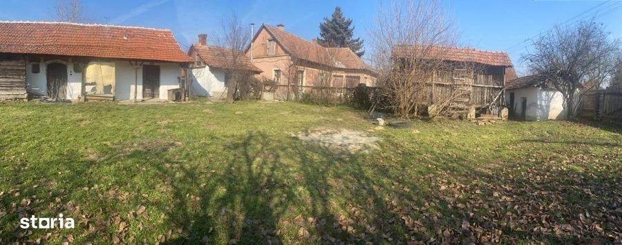 Casă cu 3 camere cu Teren 1500 Mp în Borș