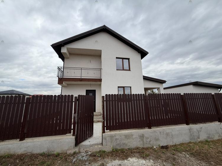 Casă cu 5 camere cu Teren 492 Mp în Sud