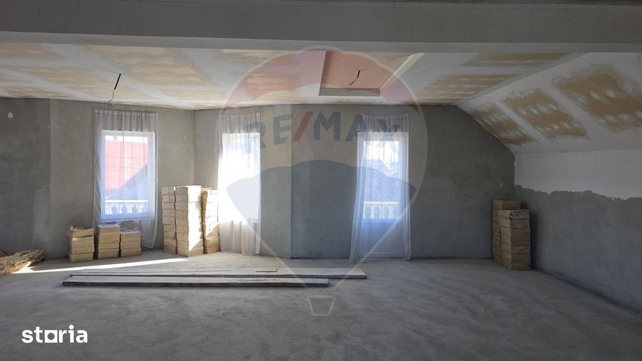 Casă cu Teren 1300 Mp în Gălănești