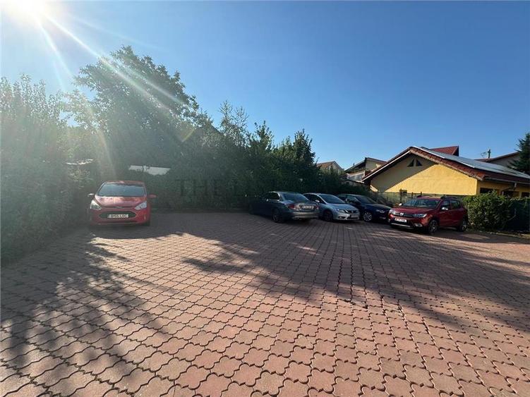 Casă individuală cu 10 camere cu Teren 300 Mp în Pipera