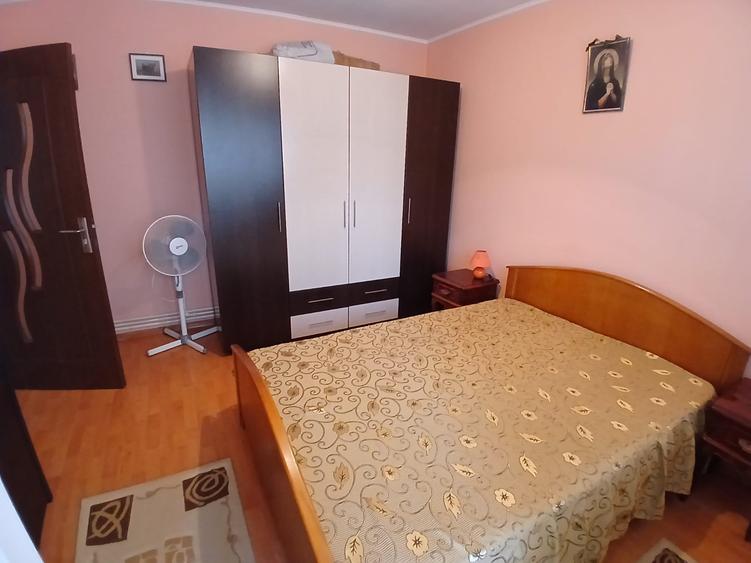 Apartament cu 3 camere decomandat în CET