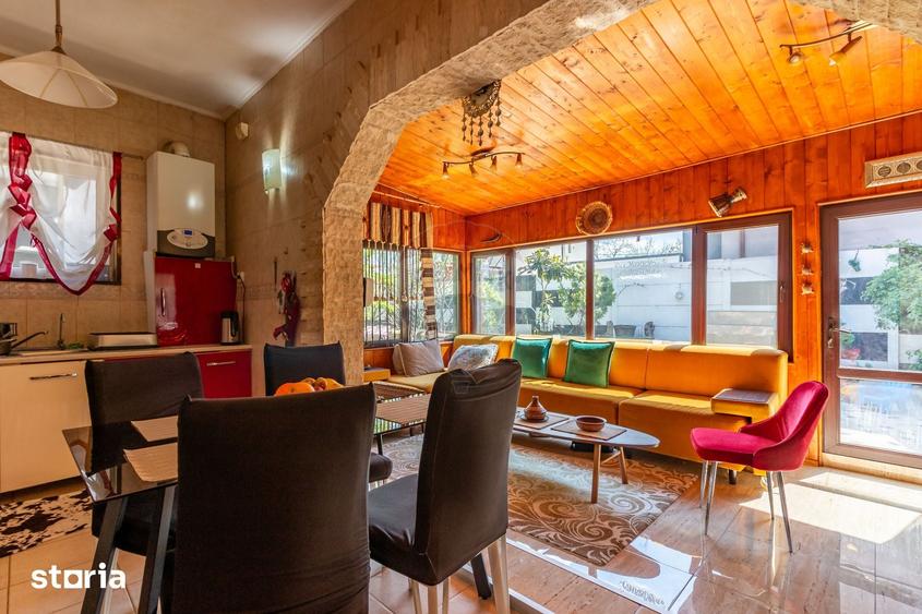 Casă cu 6 camere cu Teren 469 Mp în Central