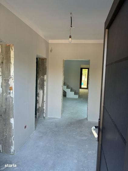 Casă cu 4 camere în Dumbrăvița