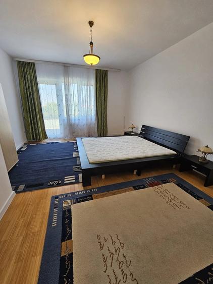 Casă cu 4 camere cu Teren 800 Mp în Ghiroda