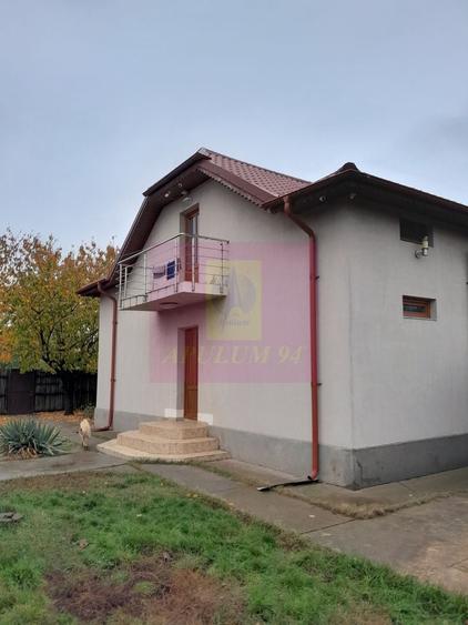 Casă individuală cu 7 camere cu Canalizare în Islaz