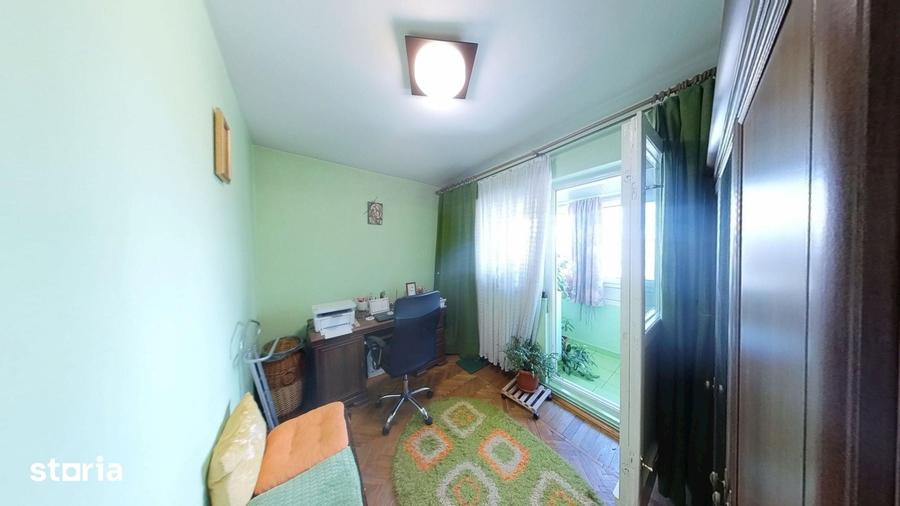 Apartament cu 4 camere decomandat în Central