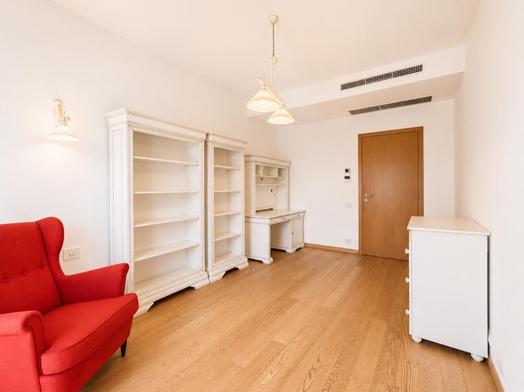 Apartament cu 4 camere decomandat în Aviatorilor