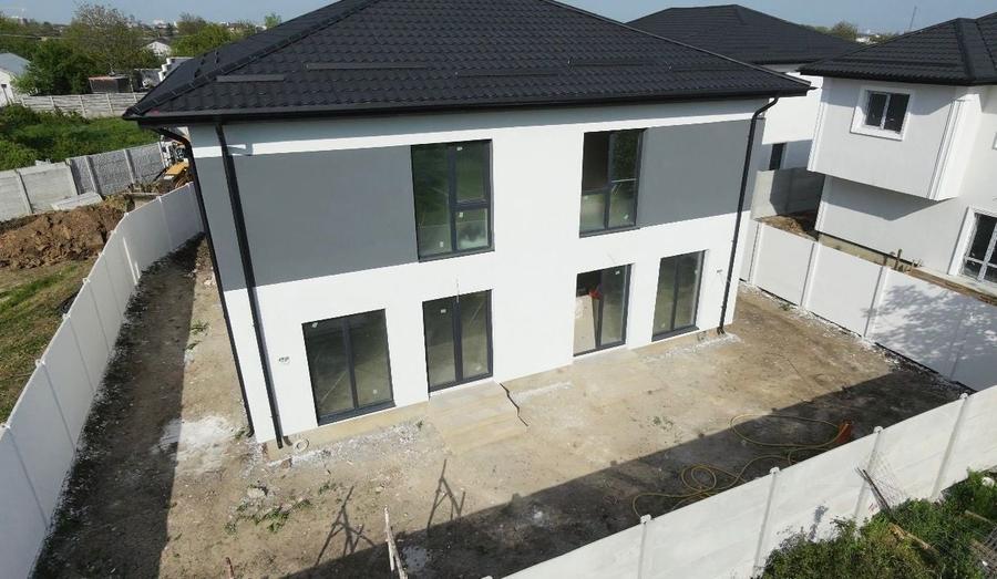 Casă individuală cu 4 camere cu Canalizare în Ultracentral
