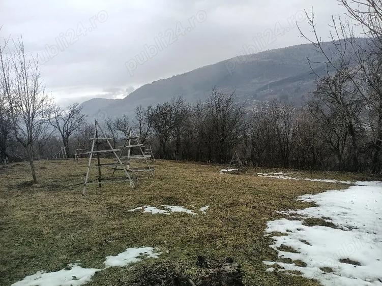 Teren de 1200 mp, în Teșila
