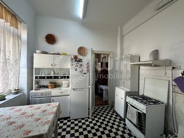 Apartament cu 3 camere semidecomandat, mobilat în Central