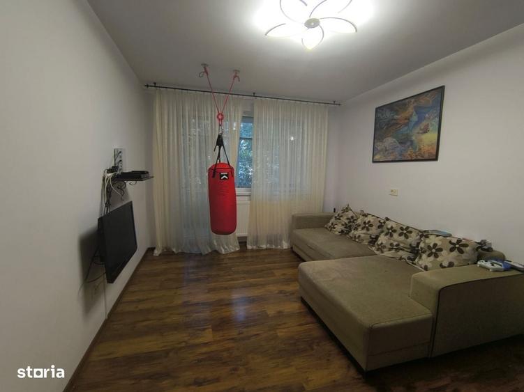 Apartament cu 4 camere semidecomandat în Central