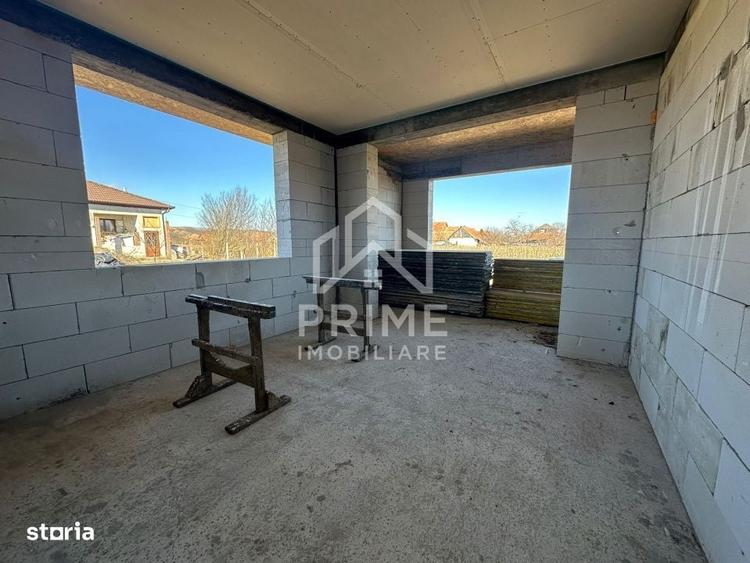 Casă cu 4 camere în Teiu