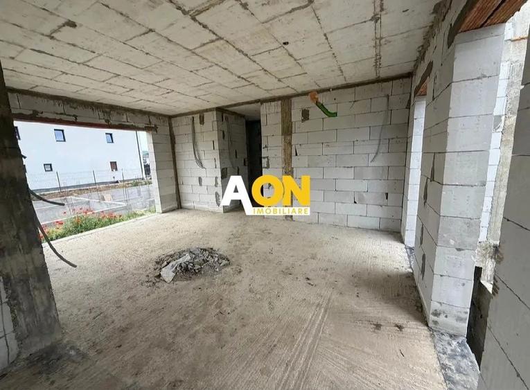 Casă individuală cu 5 camere cu Canalizare în Cetate