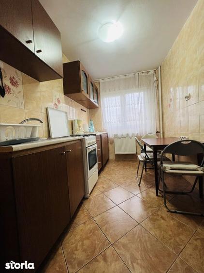 Apartament cu 2 camere semidecomandat, mobilat în Tei