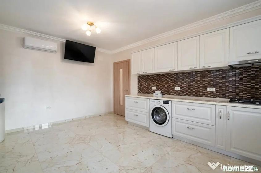 Casă cu 7 camere cu Teren 492 Mp în Central