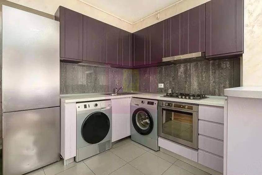 Apartament cu 3 camere decomandat în Vitan