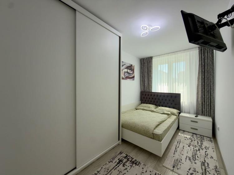 Apartament cu 3 camere semidecomandat, mobilat în Central