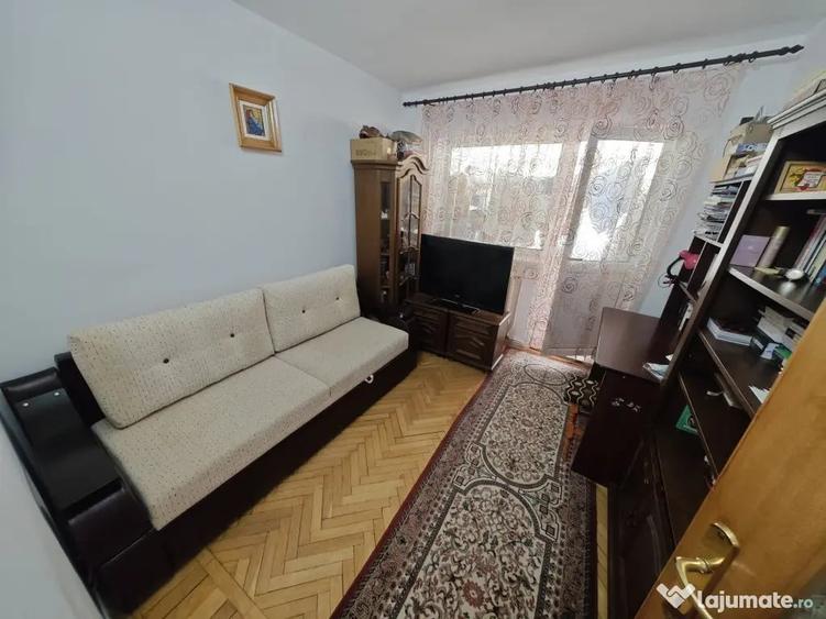 Apartament cu 4 camere decomandat în Central