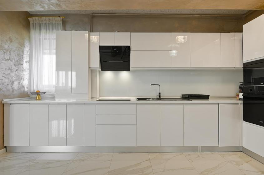 Penthouse cu 3 camere, mobilat în Central
