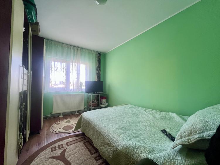 Apartament cu 3 camere decomandat, mobilat în Soarelui