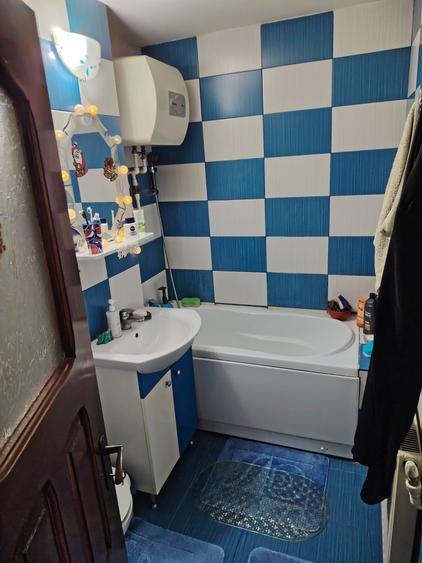 Apartament cu 3 camere decomandat în Exterior Vest